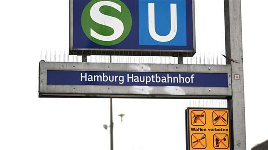In der Nacht kam es unweit des Hamburger Hauptbahnhofs zu einer heftigen Auseinandersetzung. (Symbolbild)