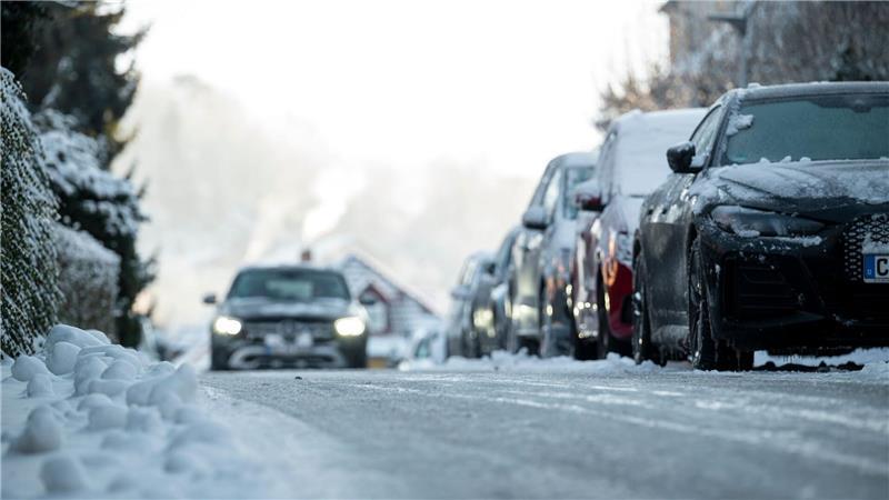 In der Nacht könnte Glatteis für Gefahr sorgen.