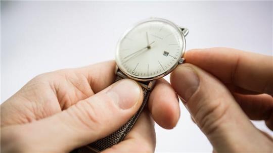 In der Nacht von Samstag auf Sonntag werden die Uhren von 3 Uhr auf 2 Uhr zurückgestellt.