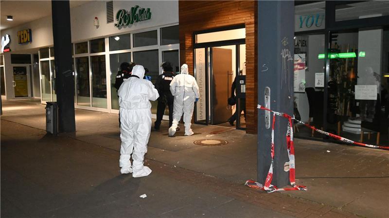 Schüsse fallen in Buxtehude: Polizei gibt neue Details bekannt In der Nacht war ein Team der Spurensicherung vor Ort.