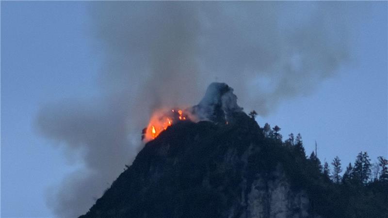 In der Nacht waren die Flammen weithin zu sehen.  