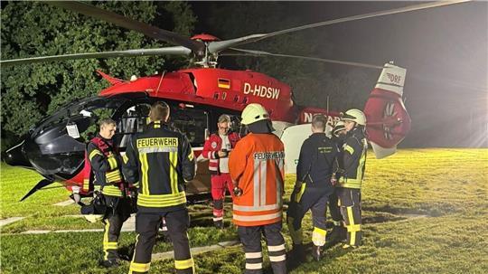 In der Nacht zu Dienstag wurden die Einsatzkräfte der Feuerwehr Otterndorf zur Unterstützung bei einer Hubschrauberlandung alarmiert. Foto: Lange