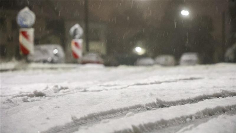 Schneeregen und Schneeschauer heute vielerorts im Flachland In der Nacht zu Donnerstag hat es in einigen Regionen weiter geschneit.