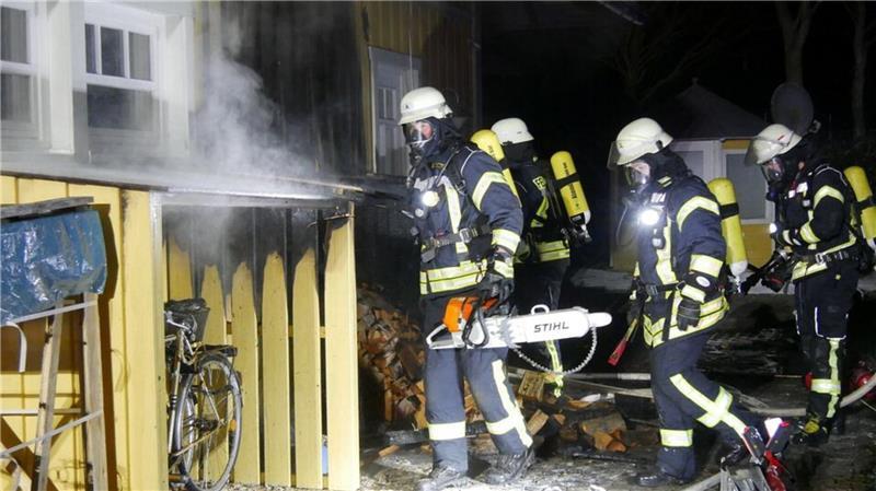 In der Nacht zu Sonntag kam es in Hemmoor zu einem Einsatz von Feuerwehr und Rettungskräften.