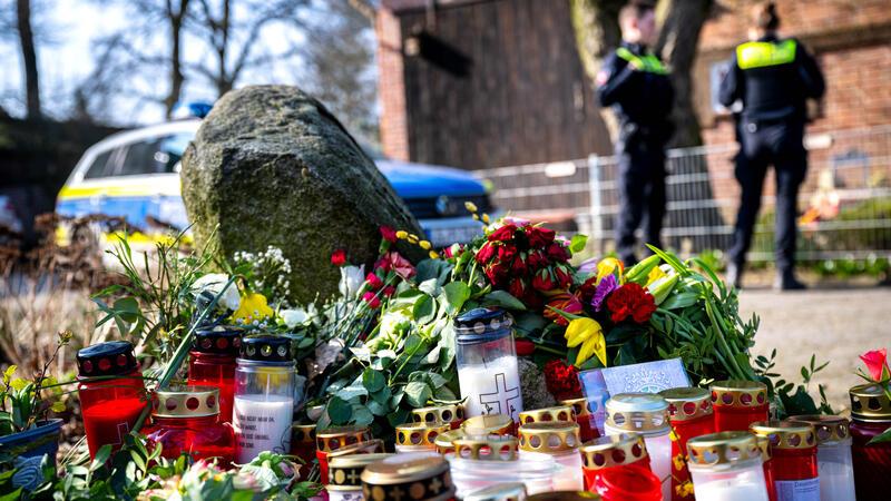 Trauer um die Opfer: Hätte der Vierfachmord im Nachbarkreis verhindert werden können? In der Nacht zum 1. März soll den Ermittlern zufolge ein 32 Jahre alter Bundeswehrsoldat vier Menschen in den Gemeinden Westervesede und Brockel erschossen haben.