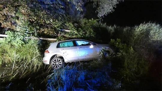 In der Nacht zum Freitag kam ein VW-Fahrer von der B73 ab.