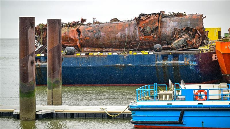 Historiker: Darum ist das U-Boot U16 gesunken Blick auf den Ponton, der das U16-Wrack trägt.