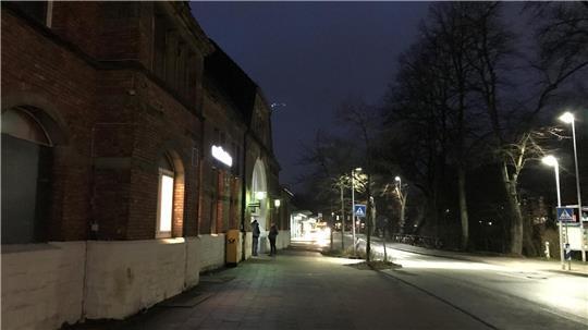 In der Nähe des Stader Bahnhofs zwischen Spielhalle und Burggraben ist ein Senior in Stade ausgeraubt worden. Symbolbild)
