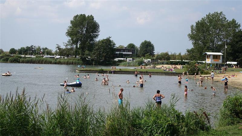 In der Nähe vom See Achtern Diek entstehen neue Luxus-Ferienhäuser.