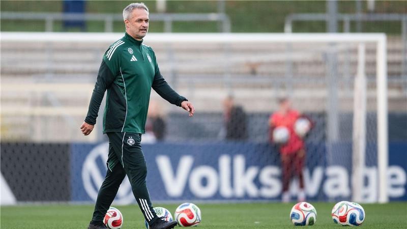DFB-Frauen gegen Frankreich: Suche nach der 1 und der 10 In der Nations League gegen Frankreich ist das Team von Bundestrainer Christian Wück zweimal gefordert.