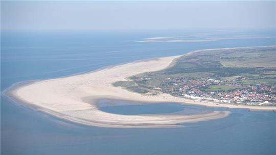 In der Nordsee vor Borkum soll Erdgas gefördert werden. (Illustration)