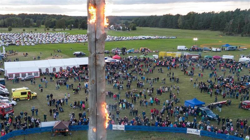 Jahr der Bestleistungen: 100 Weltrekorde aufgestellt In der Oberlausitz ist mit dem „höchsten brennenden Schwedenfeuer“ ein Rekord aufgestellt worden (Archivfoto).