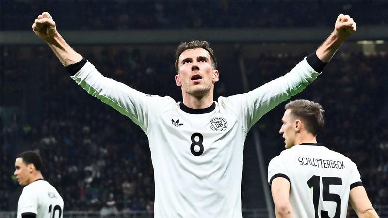 In der Pose eines Siegers: Leon Goretzka feiert gegen Italien. 