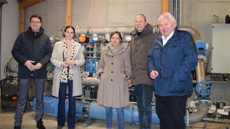 Biogas: Anlagenbetreiber in Buxtehude befürchtet Krise der Branche In der Pumpstation der Biogasanlage Ketzendorf (von links): die CDU-Bundestagskandidaten Christoph Frauenpreiß, Vanessa Zobel und Cornell Babendererde, CDU-Bundespolitiker Hendrik Hoppenstedt und Betreiber Heiner Schönecke.