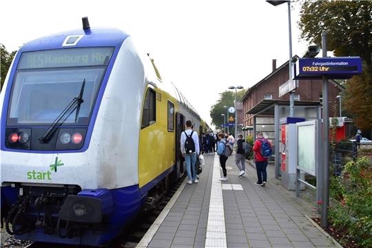 In der Regionalbahn Start Unterelbe auf ihrer Fahrt durch den Landkreis reißt der Internetstream schon mal ab. Das soll sich ändern. Foto: Archiv