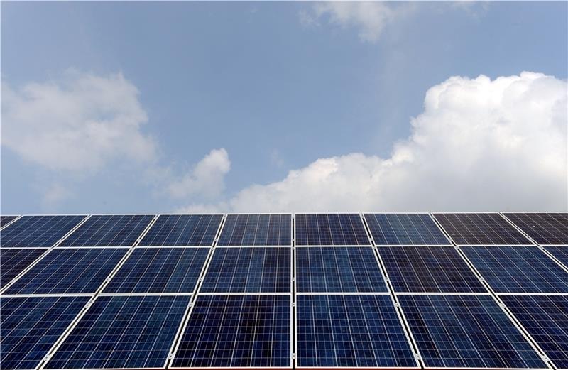 In der Samtgemeinde Lühe soll der Anteil regenerativer Energien, etwa Solar, steigen. Foto: Ingo Wagner/dpa +++ dpa-Bildfunk +++