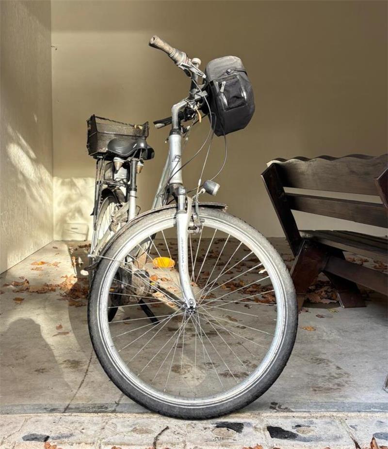 Die Rentner sind los: Neues Leben in Wangersens altem Feuerwehrgerätehaus In der Schutzhütte Wangersen können Reisende ihr Fahrrad abstellen und rasten.