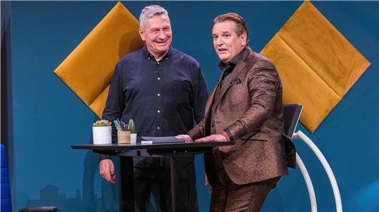 In der Sendung einigen sich Volker Groß (links) und Ralf Dümmel auf einen Deal.