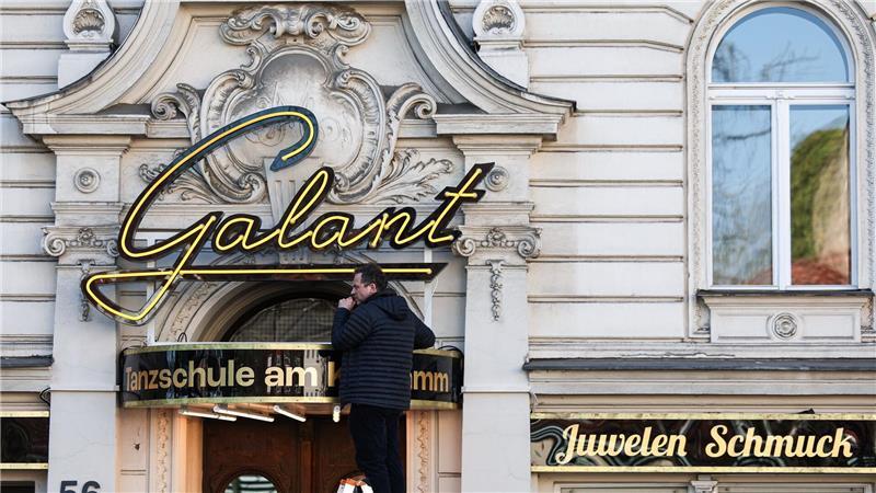 In der Serie geht es wieder um die Tanzschule „Galant“.