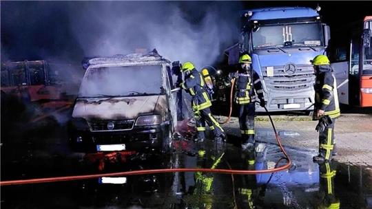 In der Silvesternacht brannte es in Westeresch: Das Wohnmobil wurde bei der Brandstiftung komplett zerstört.