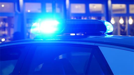 In der Stader Altstadt übernahm eine Streifenwagenbesatzung die Reanimation des gestürzten Mannes.