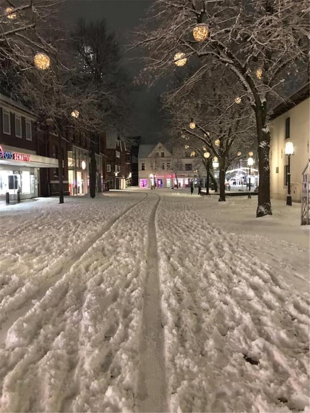 In der Stader Innenstadt lag dick Schnee. Vielen Dank an Andrea Dierks.