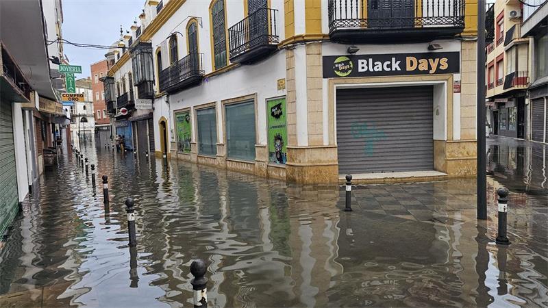 In der Stadt Algeciras setzte das Sturmtief „Adam“ viele Straßen unter Wasser.