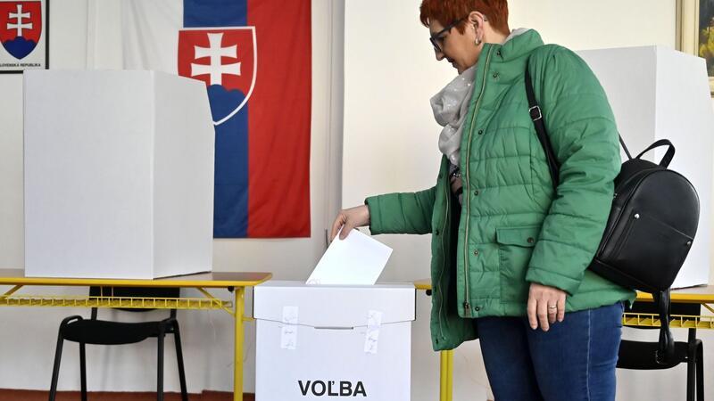 Kopf-an-Kopf-Rennen um Präsidentenamt in der Slowakei In der Stichwahl trifft Ex-Außenminister Ivan Korcok auf den sozialdemokratischen Parlamentspräsidenten Peter Pellegrini.