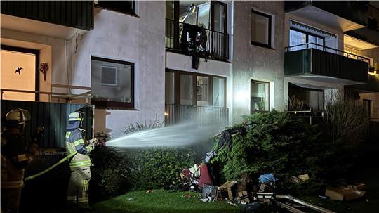In der Straße Sagekuhle hat es in einer Wohnung gebrannt. Insgesamt waren 75 Einsatzkräfte vor Ort.