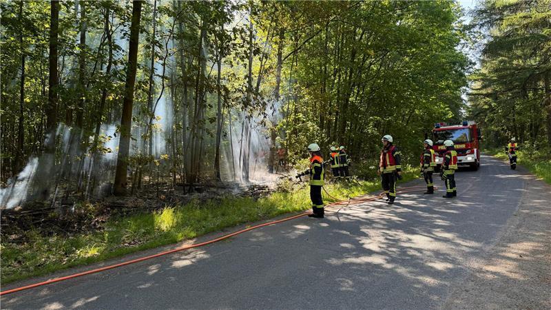 Stader Radfahrer stürzt an B74 – und erwartet nun ein Strafverfahren In der Wentelstraße in Kirchtimke brannte am Mittwochvormittag ein größerer Grün- und Seitenstreifen.