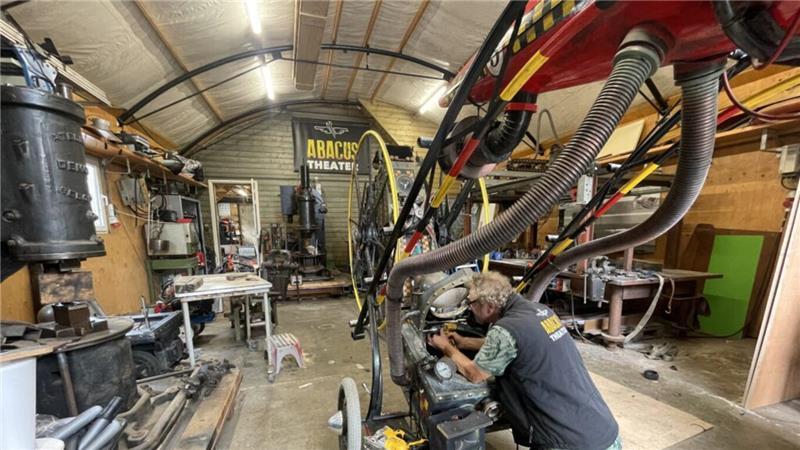 In der Werkstatt von Jan Wessels sind mitterweile mehr als 20 Fantasie-Fahrzeuge entwickelt und gebaut worden, von denen einige bereits beim Steampunk Festival in Buxtehude zu bewundern waren.