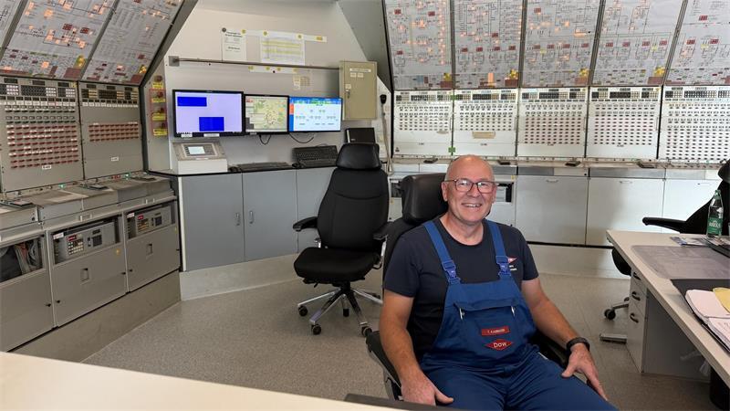 Bauaktivitäten in Ohrensen: Dow legt eine neue Kaverne an In der Zentrale in Ohrensen überwacht Thomas Kammann sämtliche Anlagen vom Kavernenfeld.