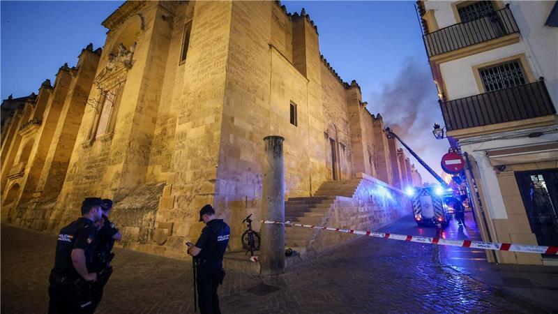 Nur kleinere Brandschäden an Moschee-Kathedrale von Córdoba In der berühmten Kathedrale von Córdoba brach am Freitagabend ein Feuer aus.