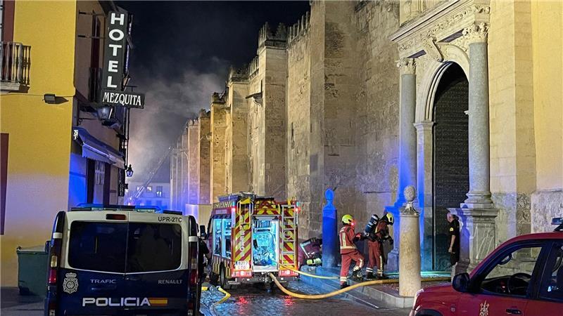 In der berühmten Kathedrale von Córdoba ist am Abend ein Feuer ausgebrochen. 