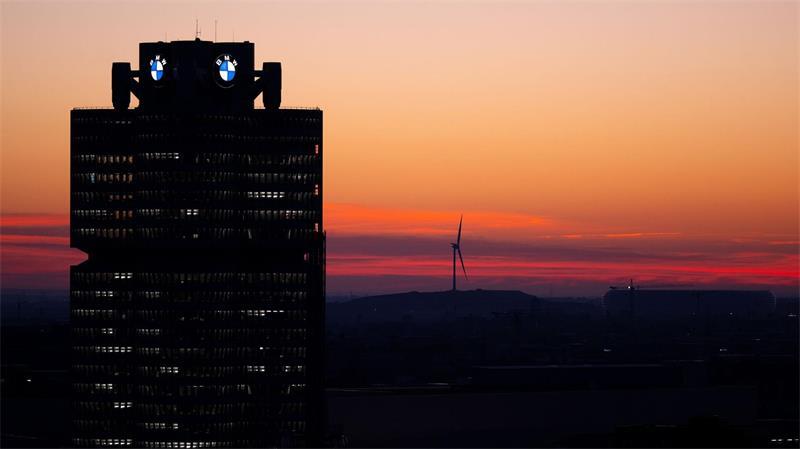 In der deutschen Autoindustrie sollen Zehntausende Stellen abgebaut werden - auch bei BMW. (Archivbild)