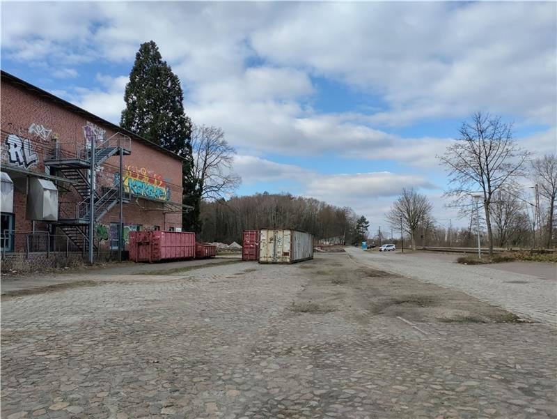 Rund um Ex-Nussfabrik in Dollern entstehen Reihenhäuser und Wohnungen In der ehemaligen Nussfabrik am Bahnhof Dollern und auf dem Gelände des früheren Güterbahnhofs soll Wohnraum entstehen. Foto: Lohmann