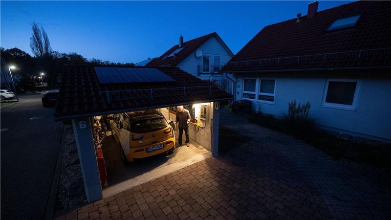 In der eigenen Garage laden ist vergleichsweise einfach. (Archivbild)