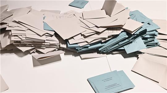 In der ersten Runde der OB-Wahl in Kiel erreichte keiner der Kandidaten die erforderliche absolute Mehrheit.