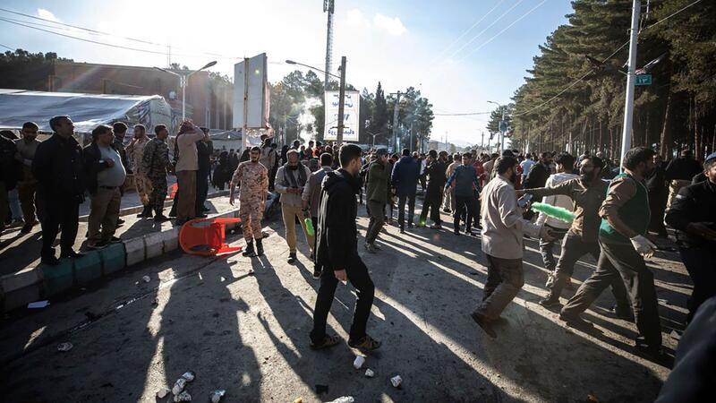 In der iranischen Stadt Kerman wurden iranischen Staatsmedien zufolge mehr als hundert Menschen durch Explosionen getötet. Sie pilgerten anlässlich des Todestags des Generals Ghassem Soleimani zu dessen Grab.