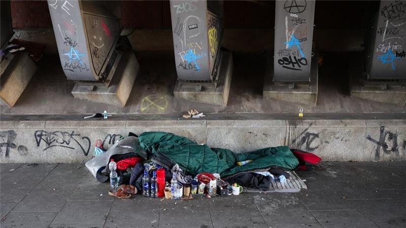 Winternotprogramm für Obdachlose beginnt In der kalten Jahreszeit stockt Hamburg die Plätze für wohnungslose Menschen auf, damit sie nicht draußen schlafen müssen. (Archivbild)