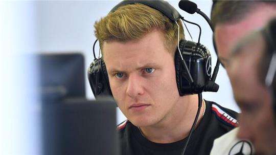 In der kommenden Saison fährt er für Alpine in der Langstrecken-WM, bleibt aber auch Ersatzfahrer beim Formel-1-Team Mercedes.