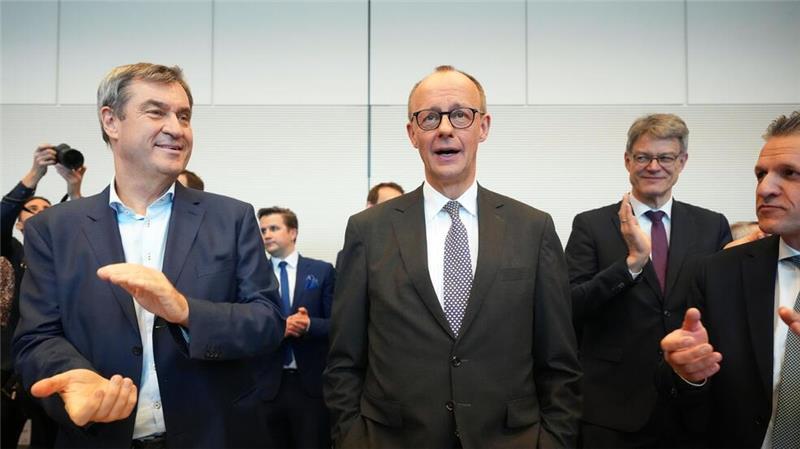 Gut jeder zehnte Abgeordnete hat Migrationshintergrund In der neuen Unionsfraktion ist nicht nur der Anteil von Menschen mit Migrationshintergrund gering. Auch der Frauenanteil ist niedrig. Bei der CDU liegt er bei 22,6 Prozent, bei der CSU sind es 25 Prozent. Noch niedriger ist der Frauenanteil nur bei der AfD mit 11,8 Prozent.