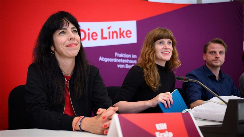 Berliner Linke auf steinigem Weg zur Macht In der neuen, deutlich größeren Linke-Fraktion im Berliner Abgeordnetenhaus tragen die Co-Fraktionsvorsitzenden Elif Eralp (li.) und den beiden Parteivorsitzenden Kerstin Wolter (M) und Maximilian Schirmer (r) viel Verantwortung. (Archiv)