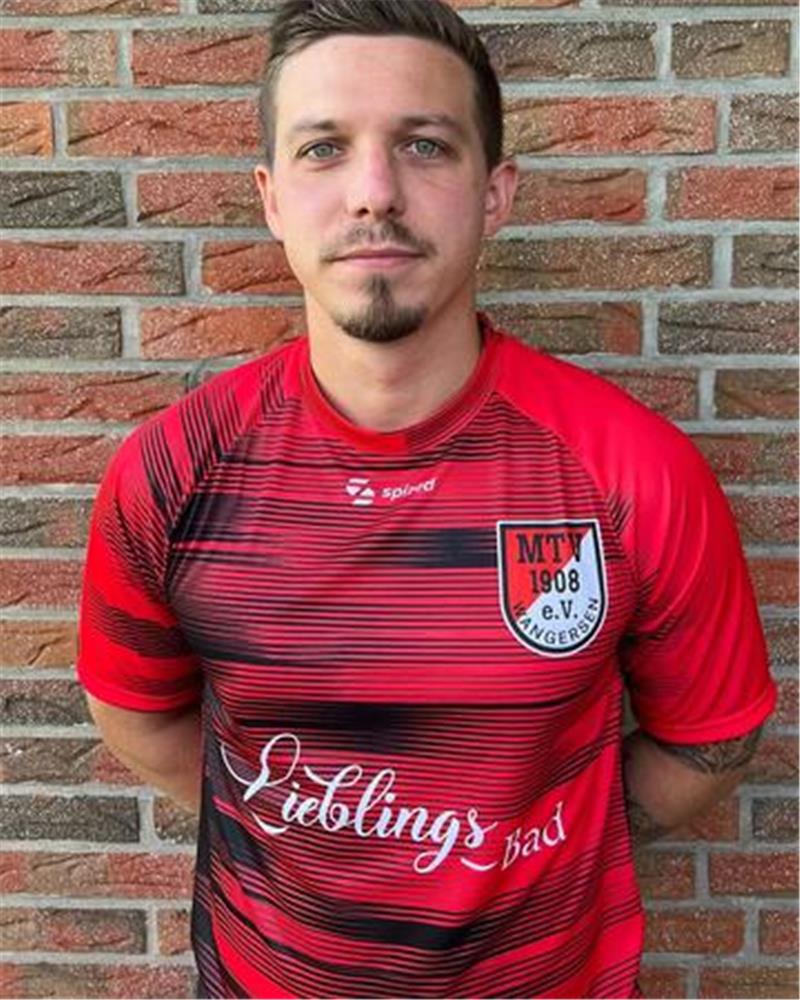 Simon Laß schießt A/O V mit einem Hattrick zum Derbysieg In der vergangenen Saison ging Simon Laß noch für den MTV Wangersen auf Torejagd.