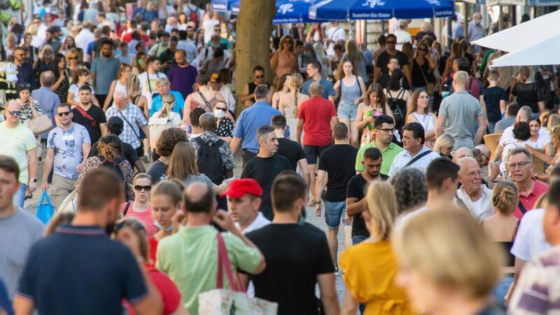 Mehr Besucher in deutschen Innenstädten In deutschen Innenstädten waren im ersten Halbjahr mehr Besucher unterwegs als ein Jahr zuvor. Die Kaufinger Straße verzeichnete ein Plus von 7 Prozent.