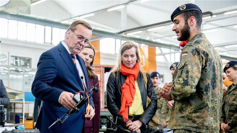 In die Drohnenabwehrfähigkeiten der Bundeswehr möchte Verteidigungsminister Boris Pistorius deutlich investieren.