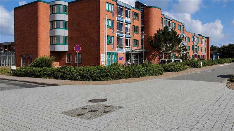 Neue WG für Senioren startet 2026 auf Sylt In diesem Gebäude in Westerland (Sylt) soll im kommenden Jahr eine neue Wohngemeinschaft für Senioren starten (Archivbild).