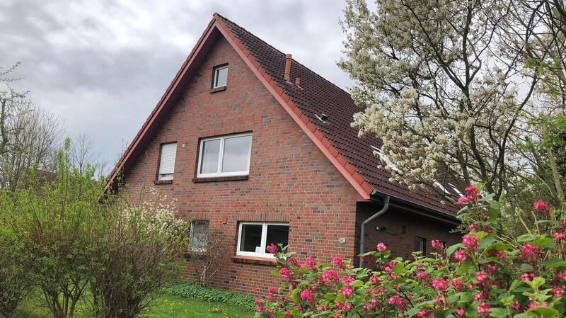 Am Ende bleiben Sperrmüll und Schulden: Mietnomaden legen Otterndorfer Ehepaar herein In diesem Haus vermietete das Otterndorfer Ehepaar nicht nur eine Ferienwohnung, sondern auch an eine Familie eine Fünf-Zimmer-Wohnung - und erlitt damit Schiffbruch. Foto: Kramp