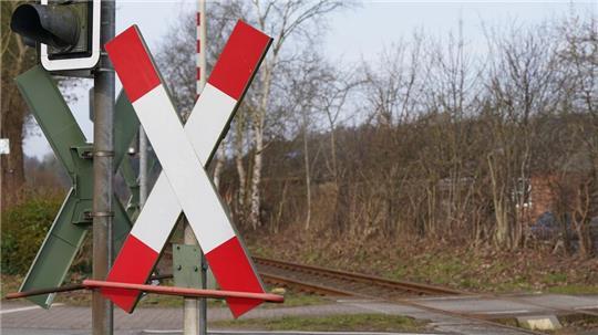 In diesem Jahr gab es laut erster Auswertung bislang weniger Unfälle an Bahnübergängen als 2023. (Archivbild)