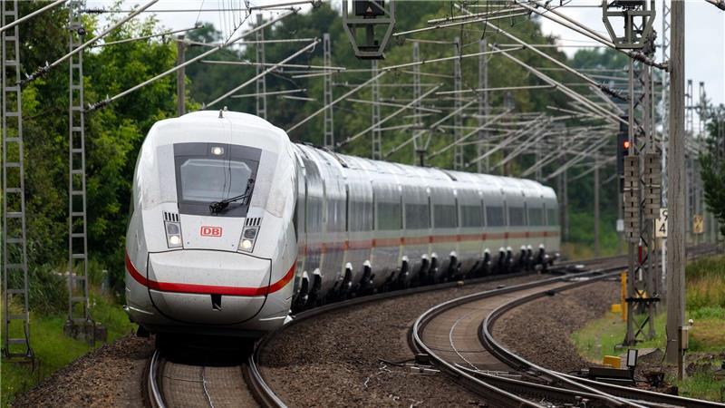 Marodes Schienennetz: Sanierungen könnten länger dauern In diesem Jahr soll die Strecke Hamburg-Berlin saniert werden. (Archivbild)